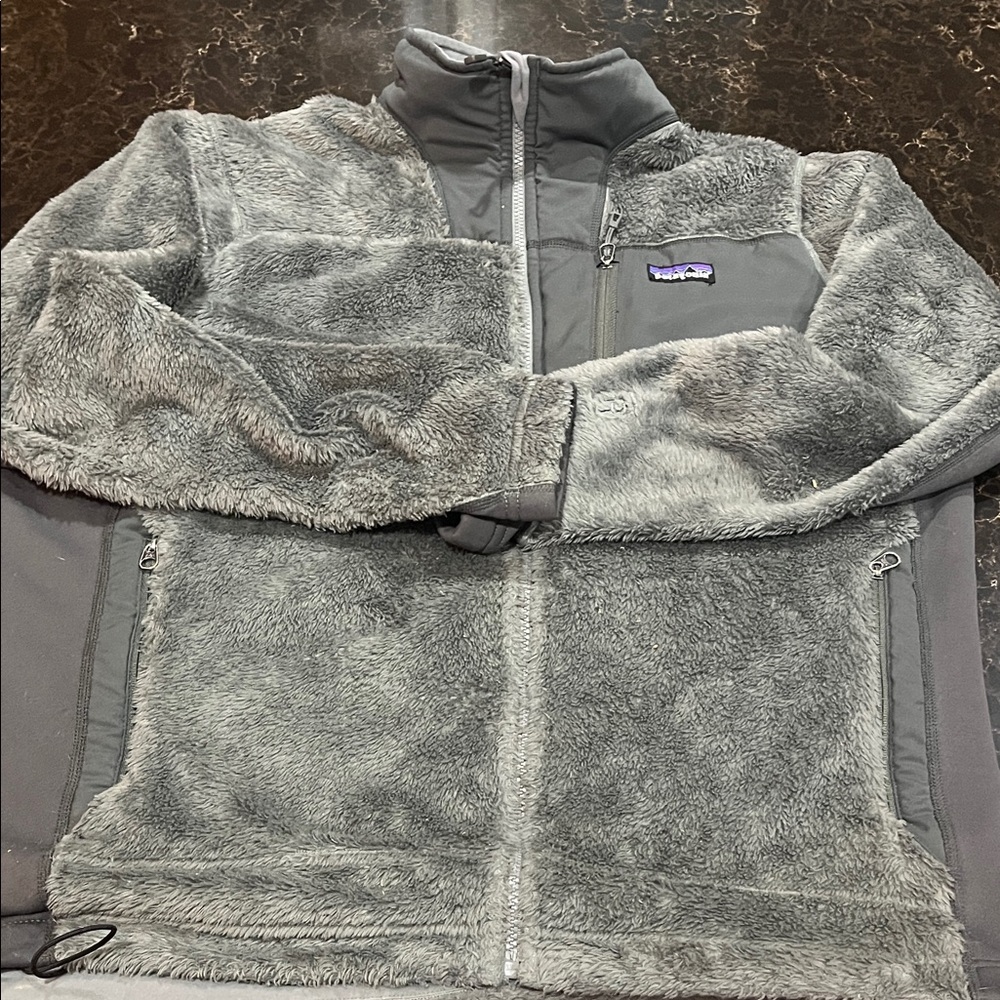 Patagonia men’s Large R3  polartec furry grey Jacket